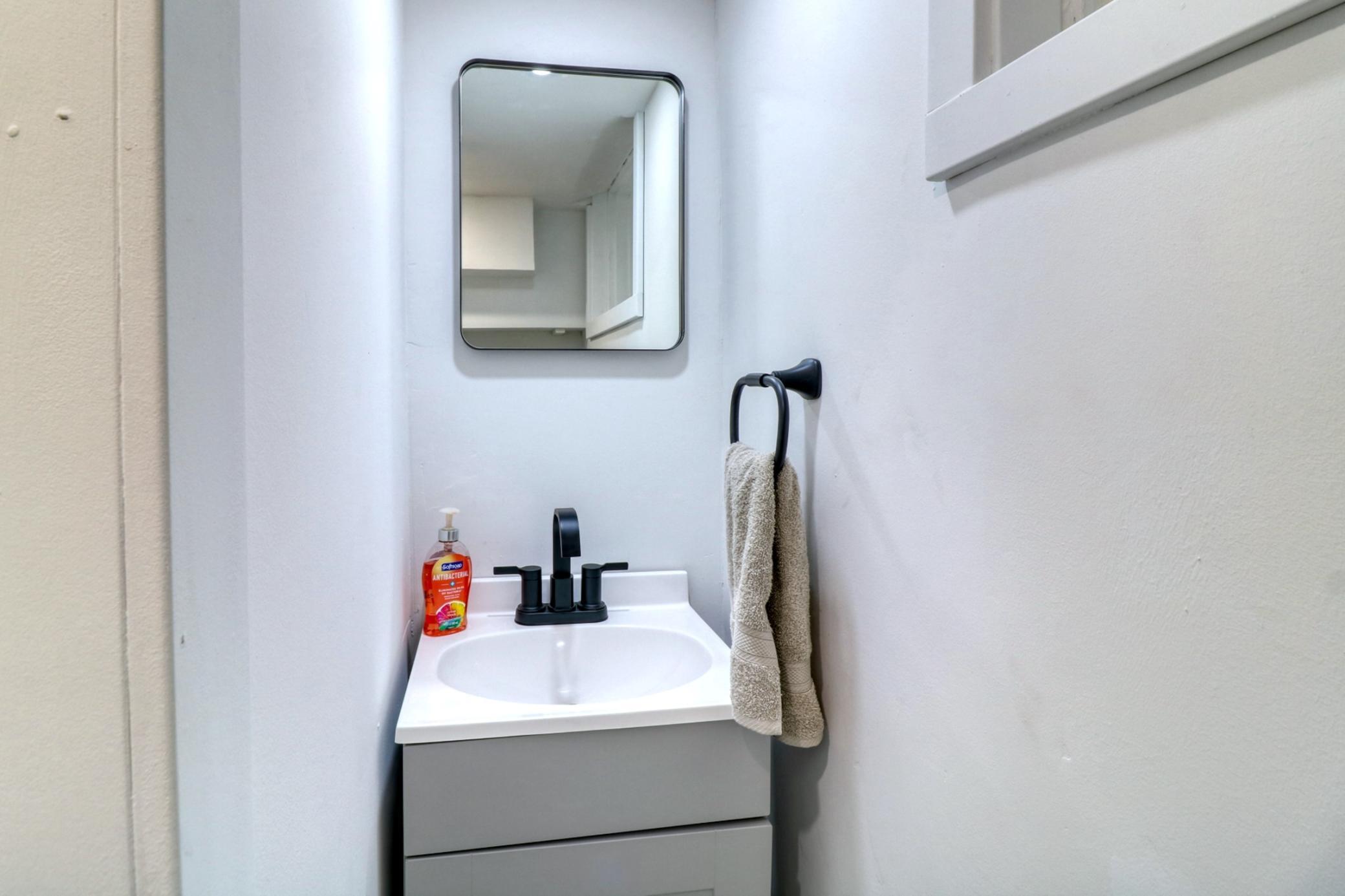 Basement 3/4 Bathroom1_2.jpg