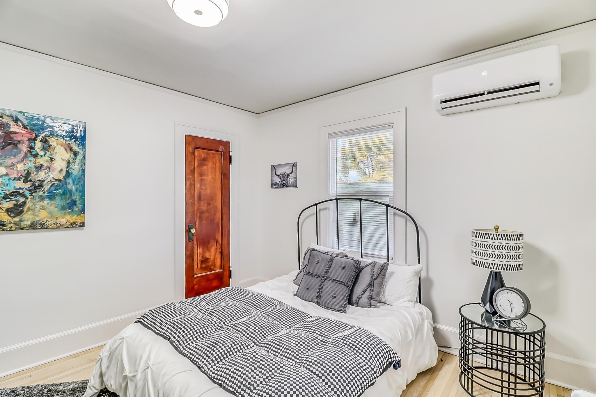 Upstairs Bedroom3_3.jpg
