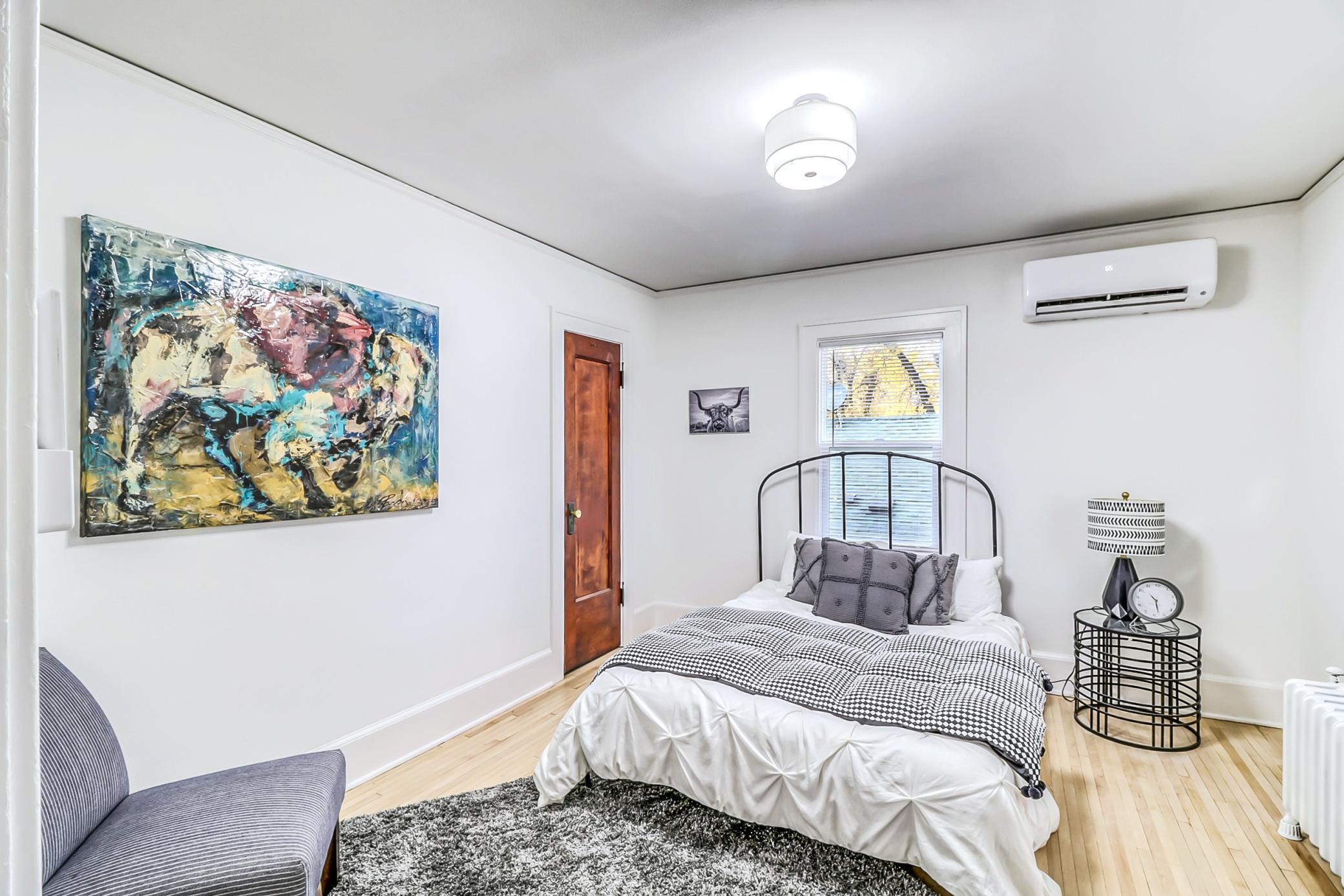 Upstairs Bedroom3_1.jpg
