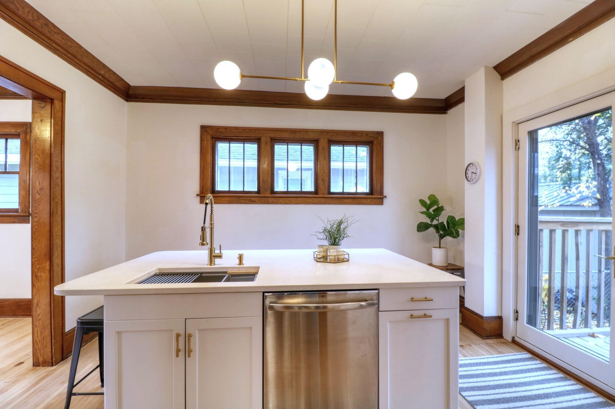 Kitchen1_3.jpg