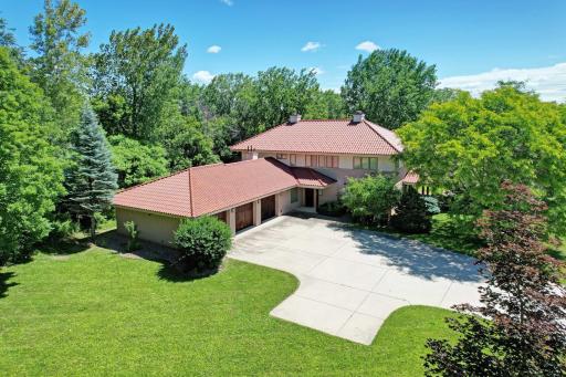 185 Pioneer Trail, Chanhassen, MN 55317