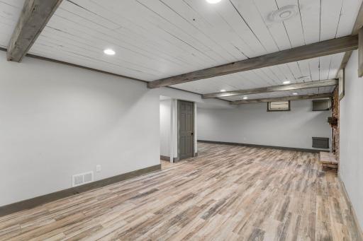 16221 Creekwood Circle, Prior Lake, MN 55372