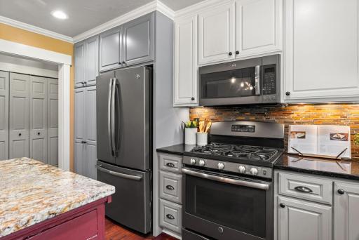 16221 Creekwood Circle, Prior Lake, MN 55372