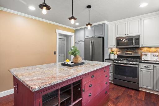 16221 Creekwood Circle, Prior Lake, MN 55372