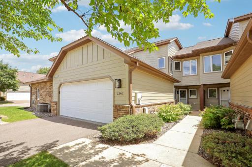 Rose Court Carriage Homes - Prime location with easy access to both downtowns.