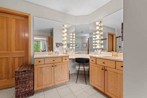 53-web-or-mls-11460 Fairfield Rd 103-200.jpg