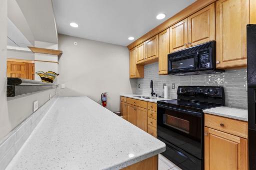 11460 Fairfield Road W, 103, Minnetonka, MN 55305