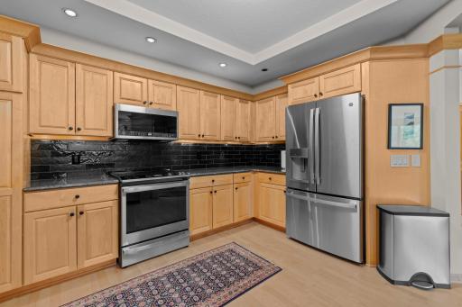 24-web-or-mls-11460 Fairfield Rd 103-55.jpg