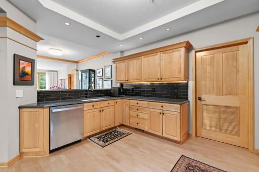 21-web-or-mls-11460 Fairfield Rd 103-40.jpg
