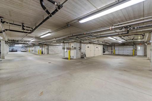 68-web-or-mls-11460 Fairfield Rd 103-285.jpg