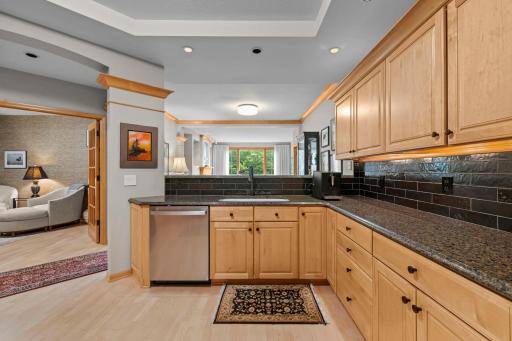 22-web-or-mls-11460 Fairfield Rd 103-45.jpg