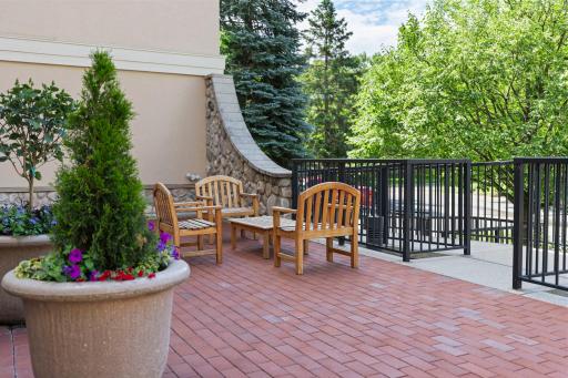 11460 Fairfield Road W, 103, Minnetonka, MN 55305