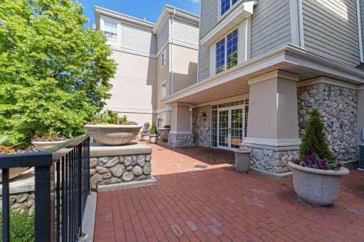 12-web-or-mls-11460 Fairfield Rd 103-319.jpg