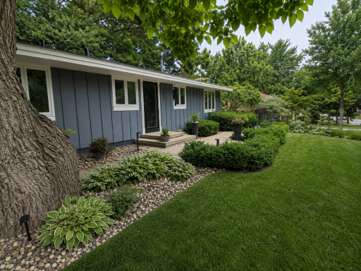 3633 Flag Avenue N, Minneapolis, MN 55427