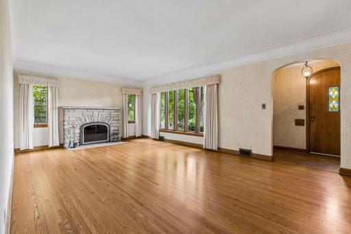 5522 Edgewater Boulevard, Minneapolis, MN 55417