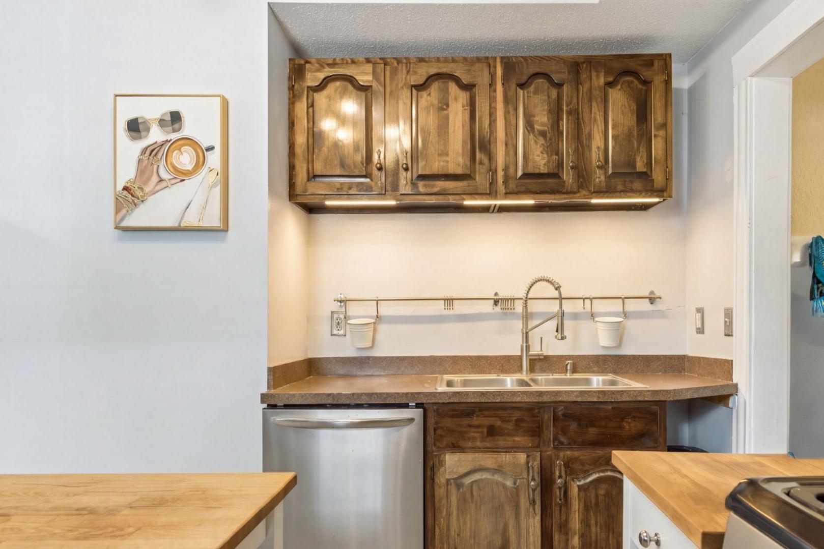 Under cabinet lighting & dishwasher
