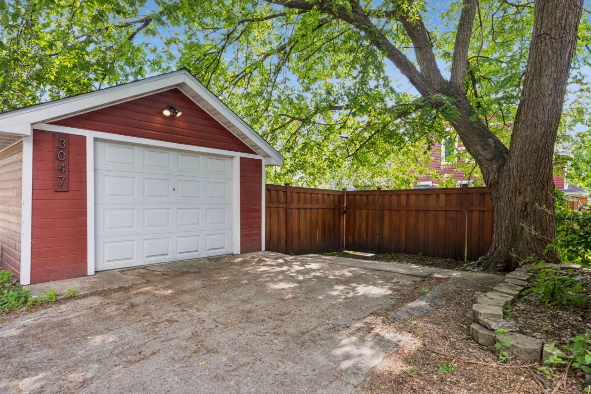 Garage & parking pad