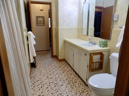 Full Bath on main