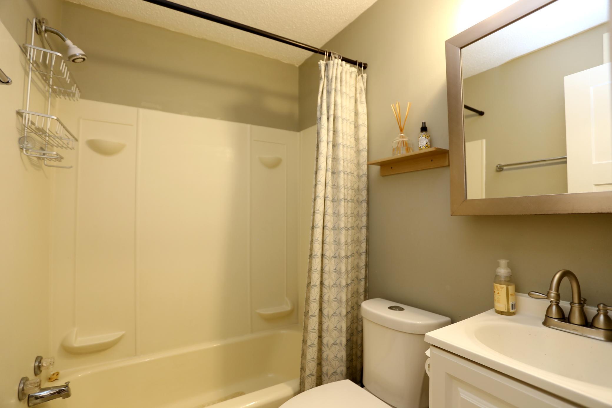 Main Floor Full Bath