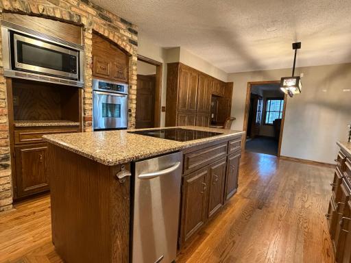 11905 26th Avenue N, Plymouth, MN 55441