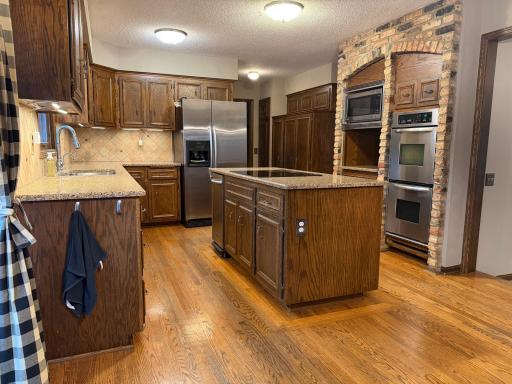 11905 26th Avenue N, Plymouth, MN 55441