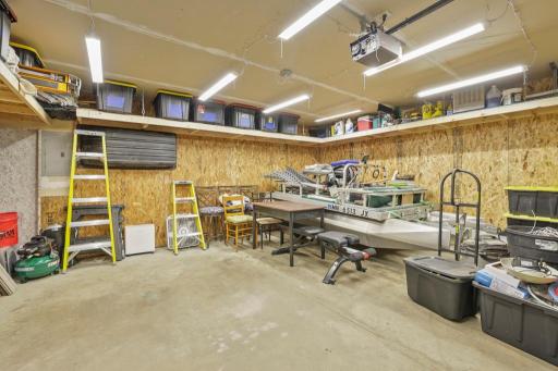 7010 Jorgensen Ln S - MLS Sized - 030 - 30 Garage.jpg