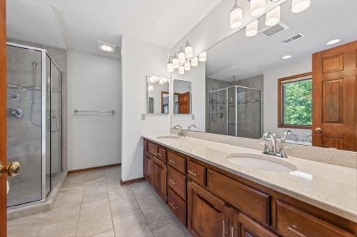 primary ensuite facing the lake