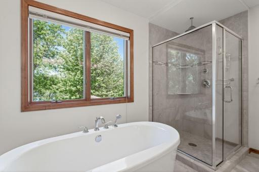 primary ensuite facing the lake