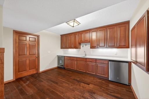 lower level wetbar