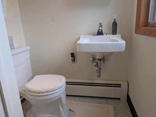 Upper Level Bathroom.