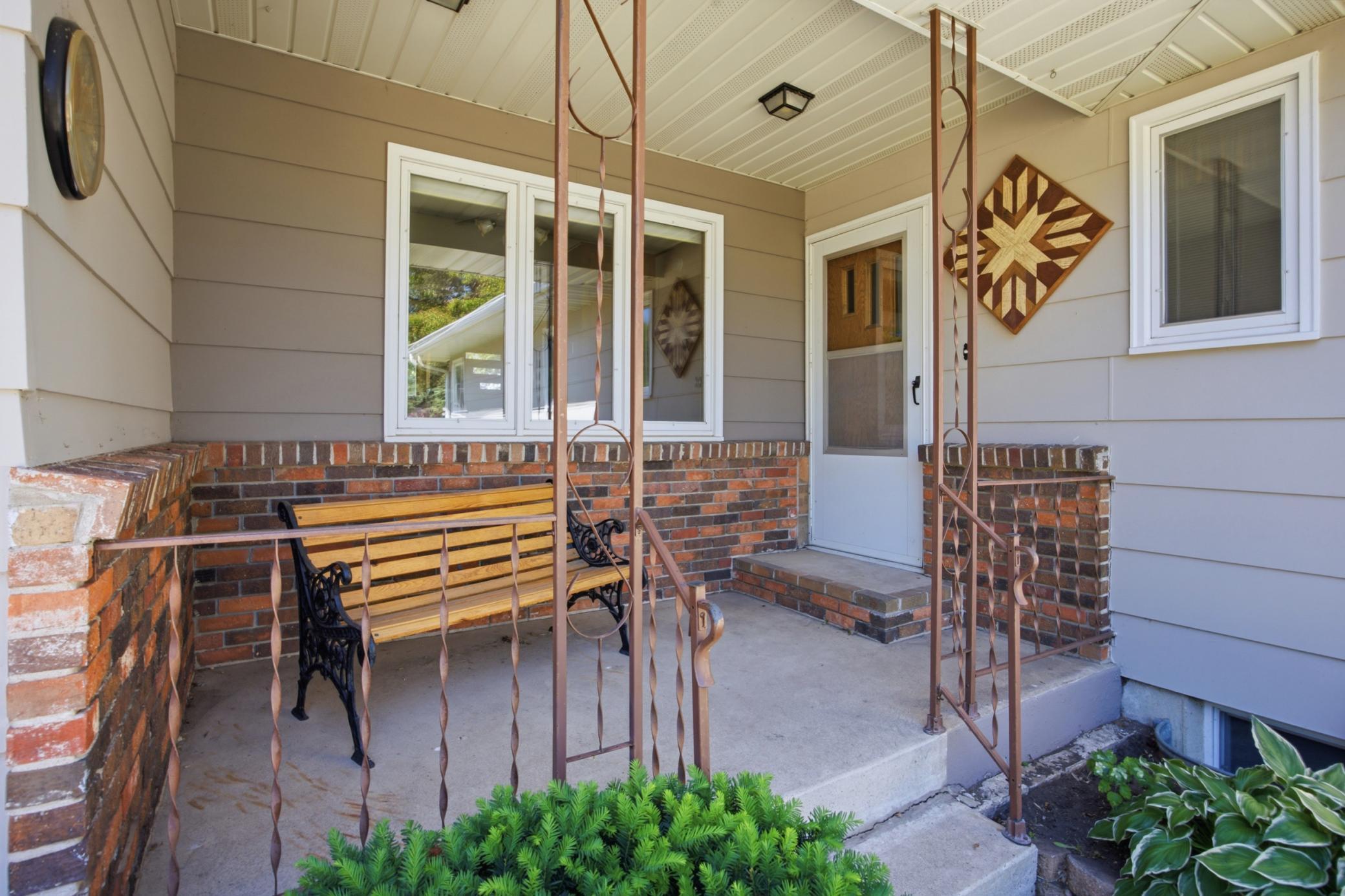 Front porch/entry
