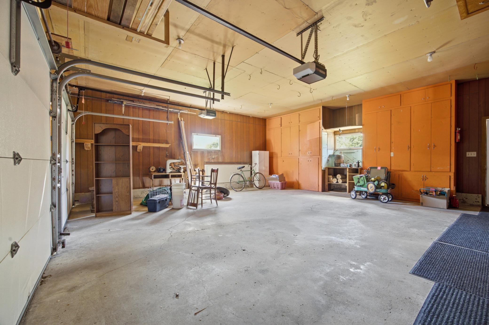 Oversized 2 stall garage