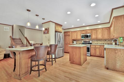 Great pull up counter with seating - recessed lighting
