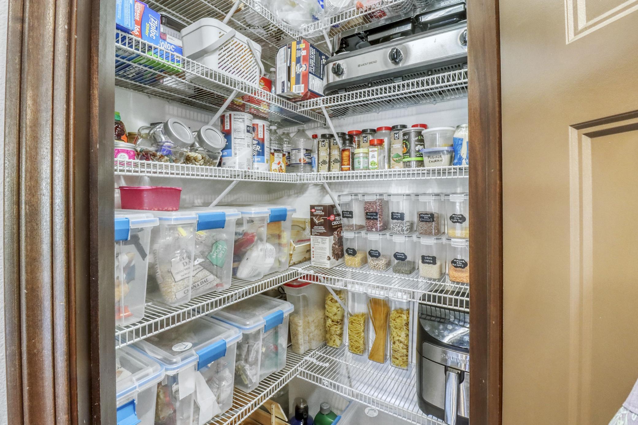 Kitchen_Pantry1_1-3264.JPG