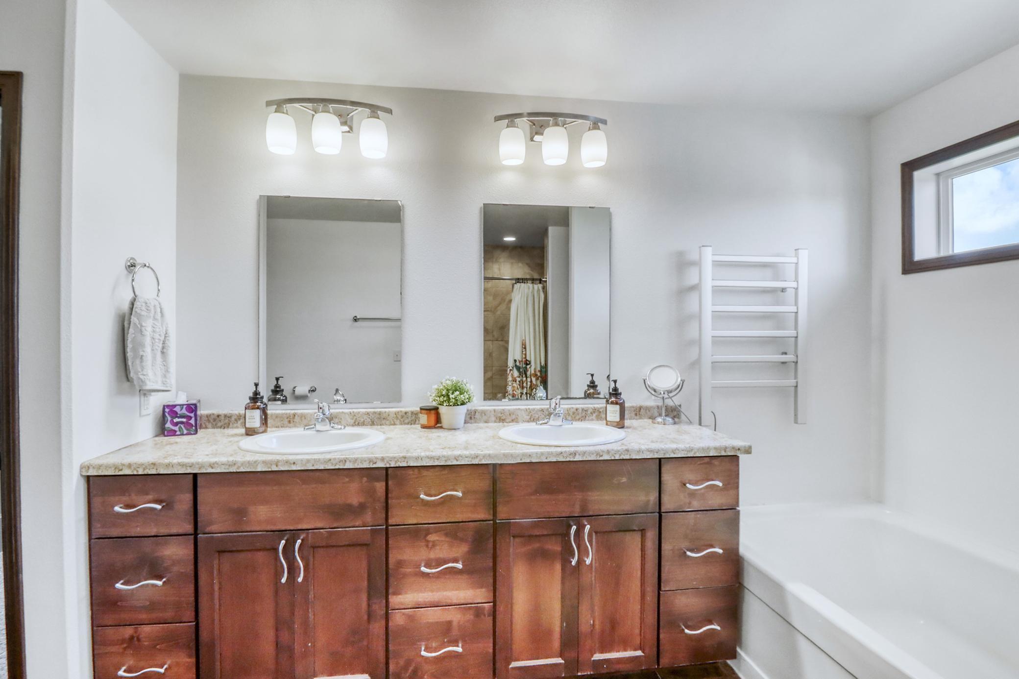 Primary Bathroom1_2-3264.JPG