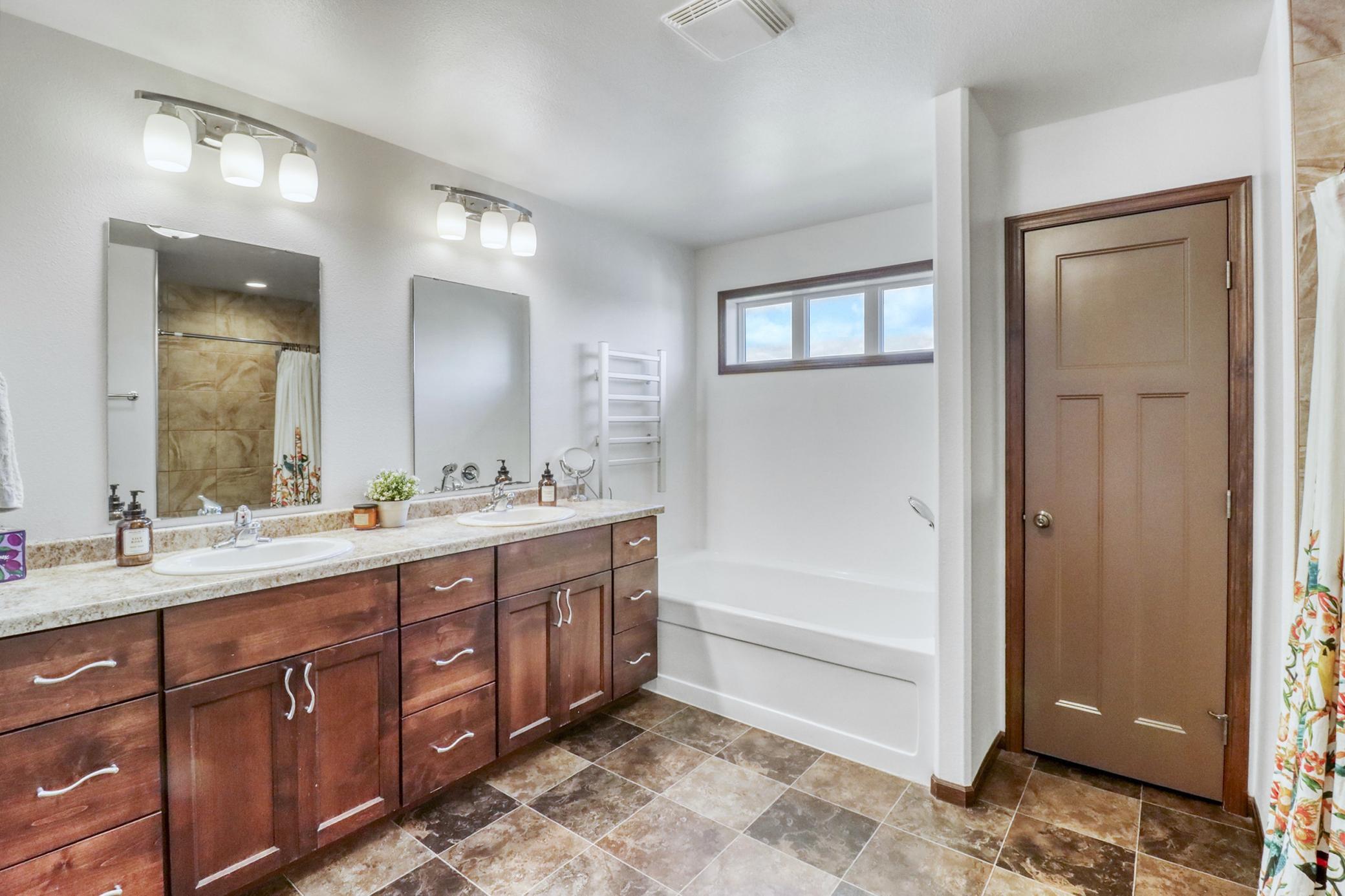 Primary Bathroom1_1-3264.JPG