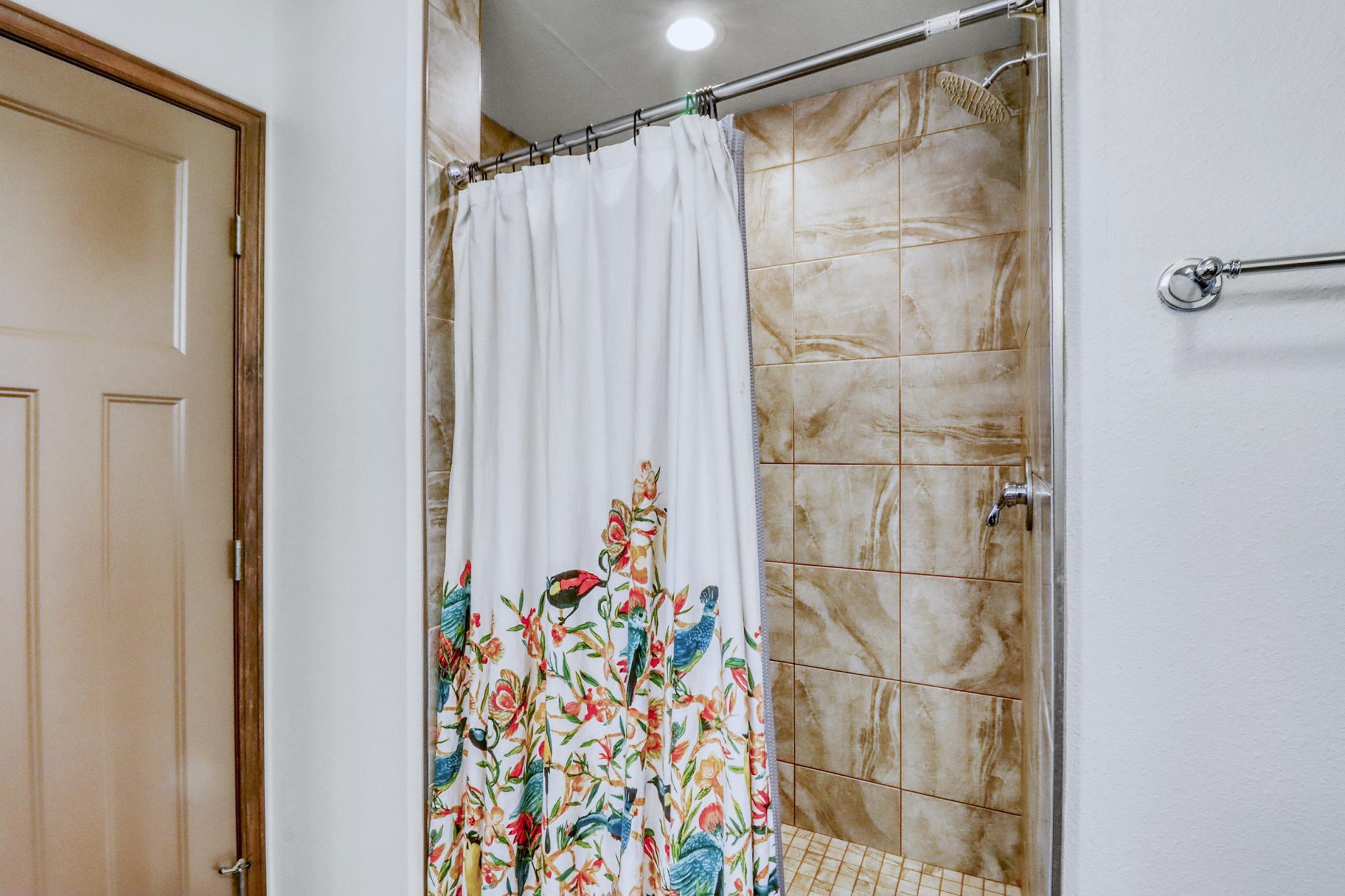 Primary Bathroom1_3-3264.JPG
