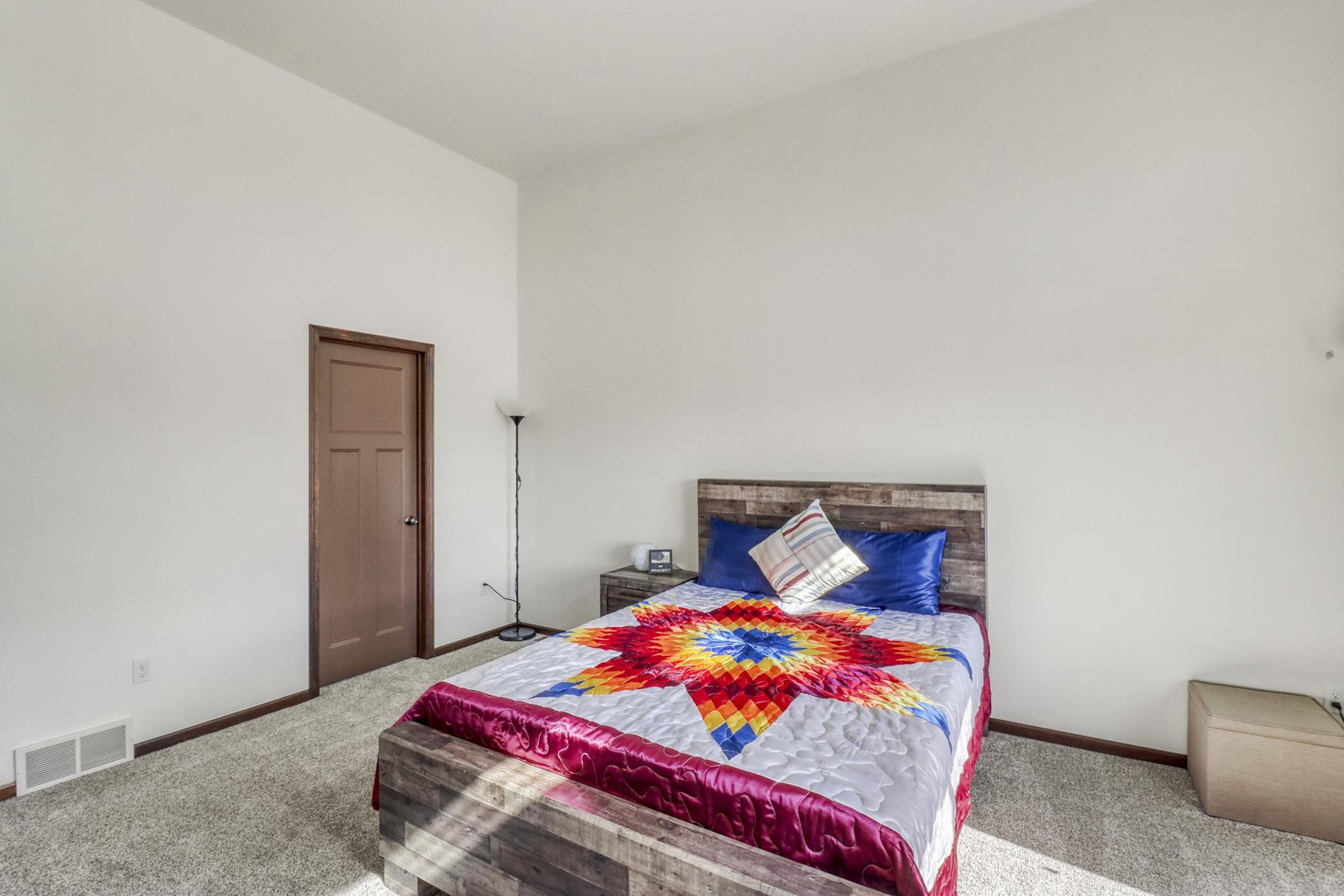 Upstairs Bedroom1_1-3264.JPG