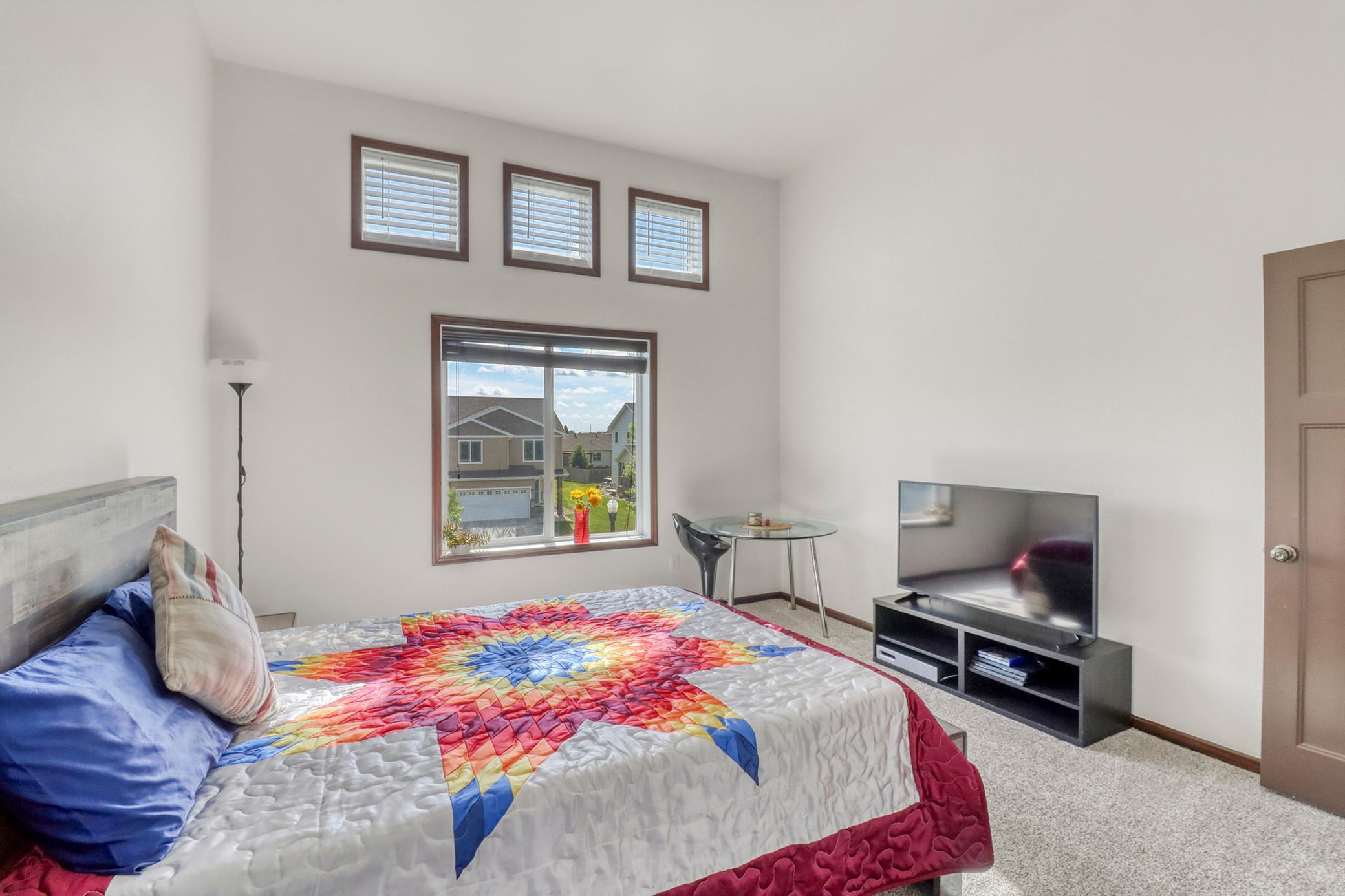 Upstairs Bedroom1_2-3264.JPG