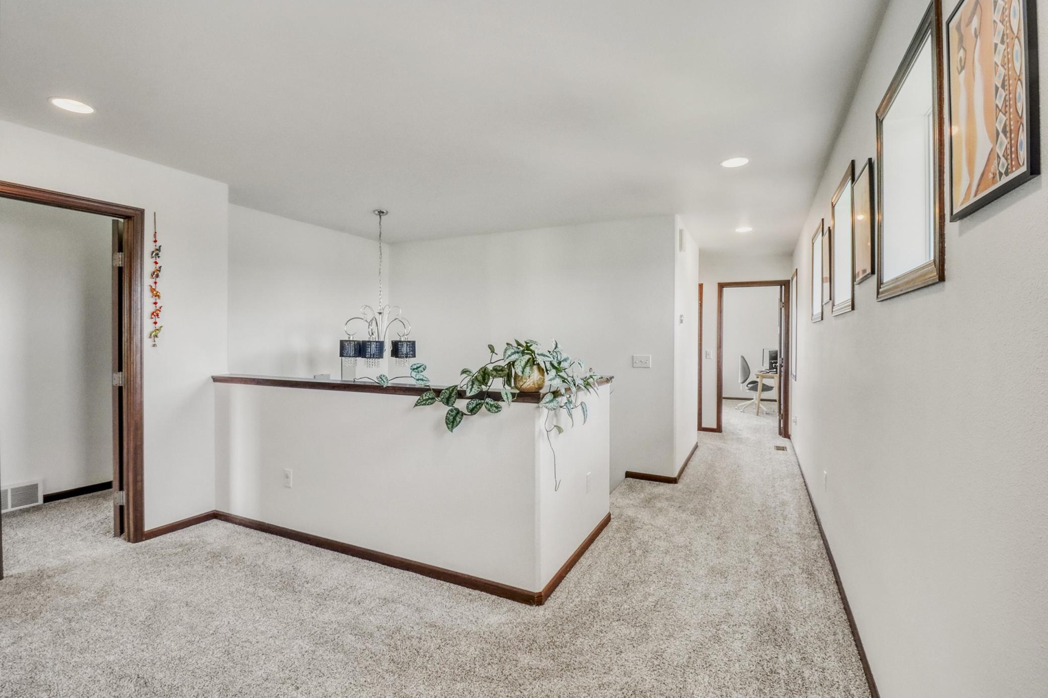 Upstairs1_1-3264.JPG