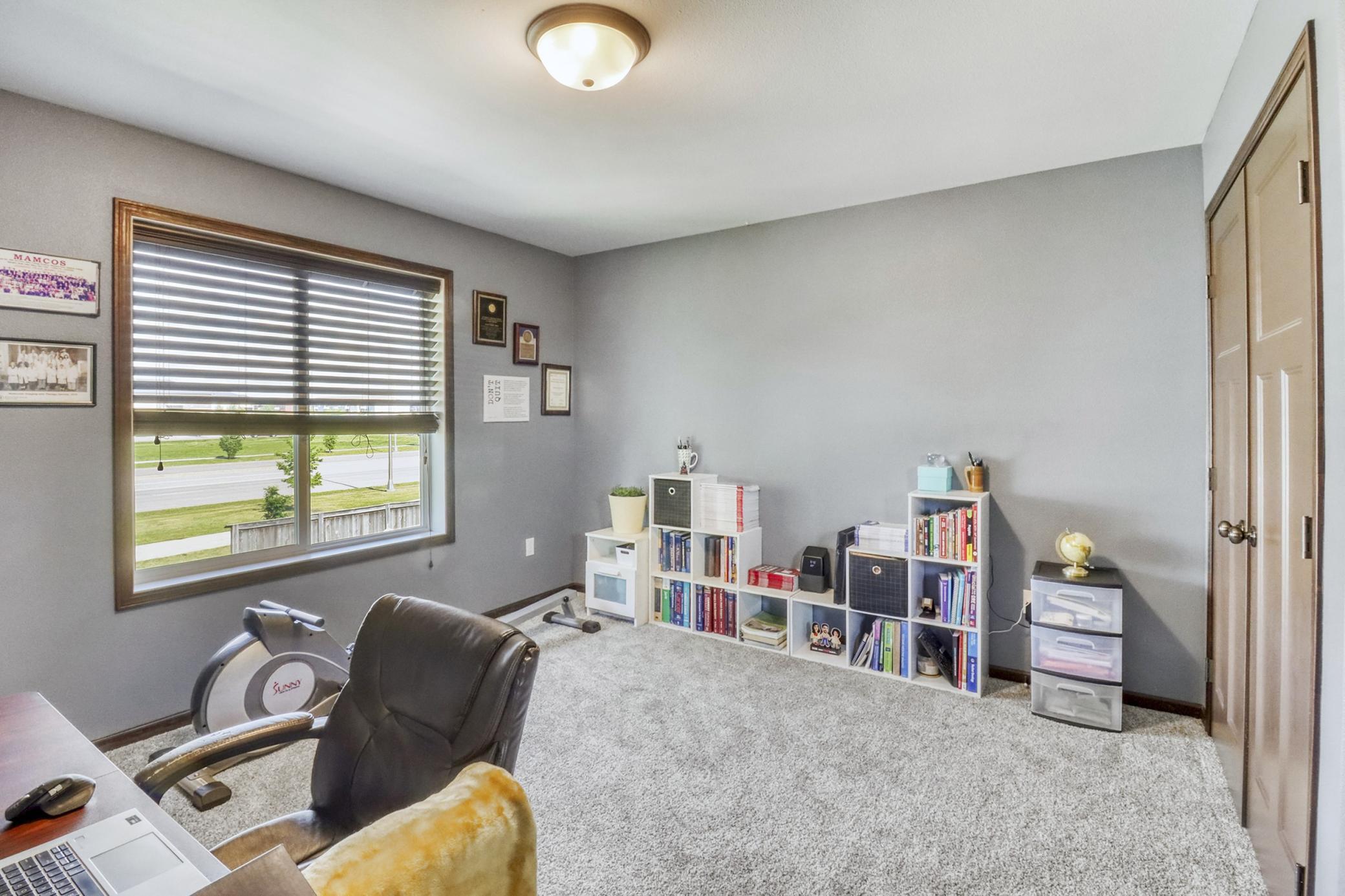 Upstairs Bedroom3_1-3264.JPG