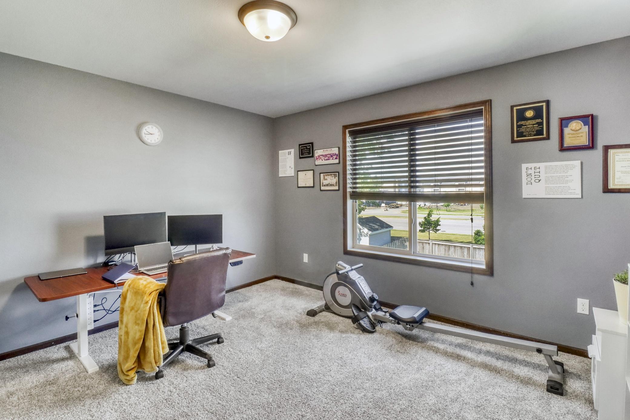 Upstairs Bedroom3_2-3264.JPG