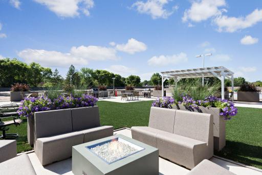 Second-Floor Rooftop Patio – Grilling & Social Area