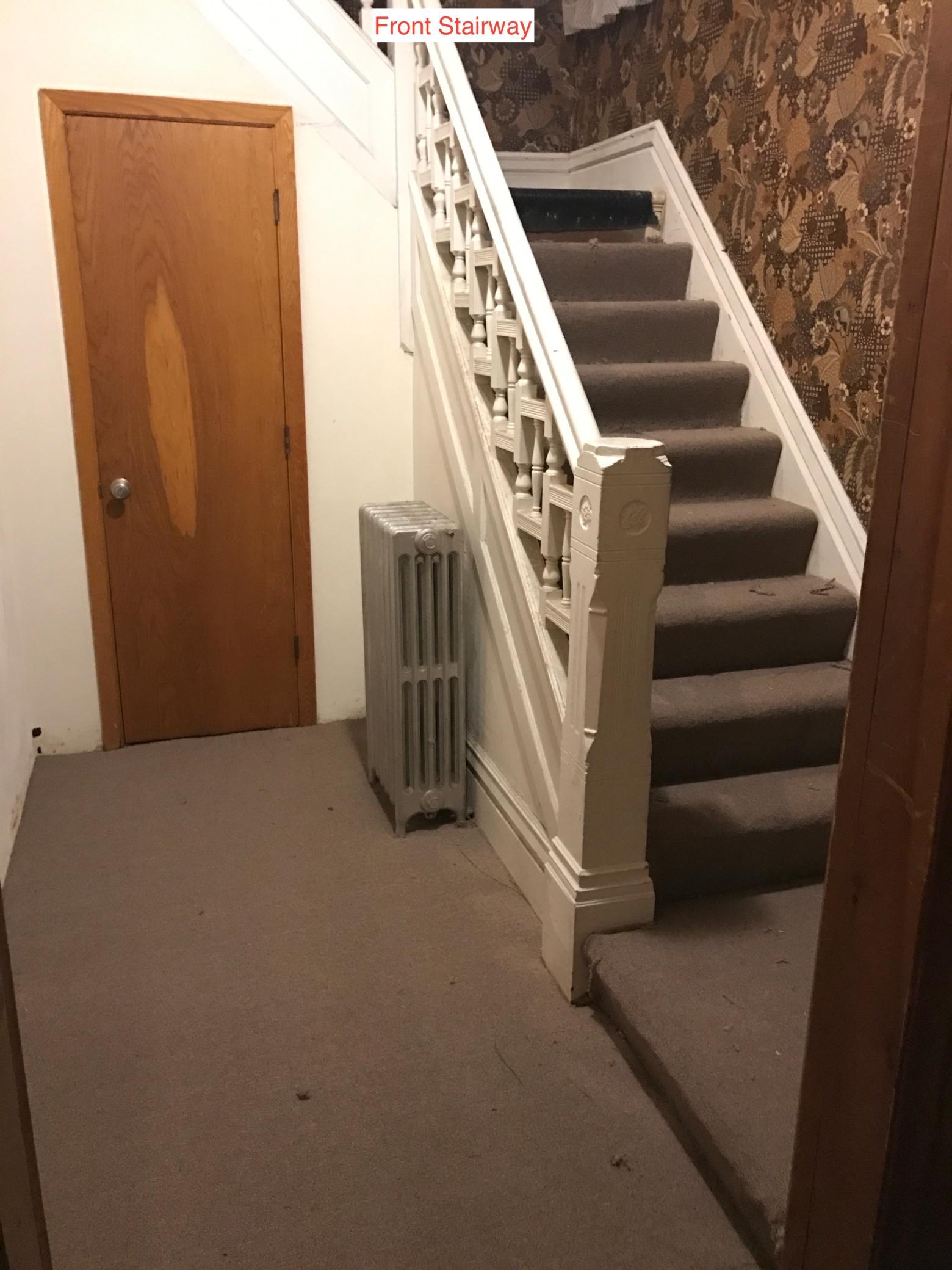 Front entrance - Pic 1 of 2
