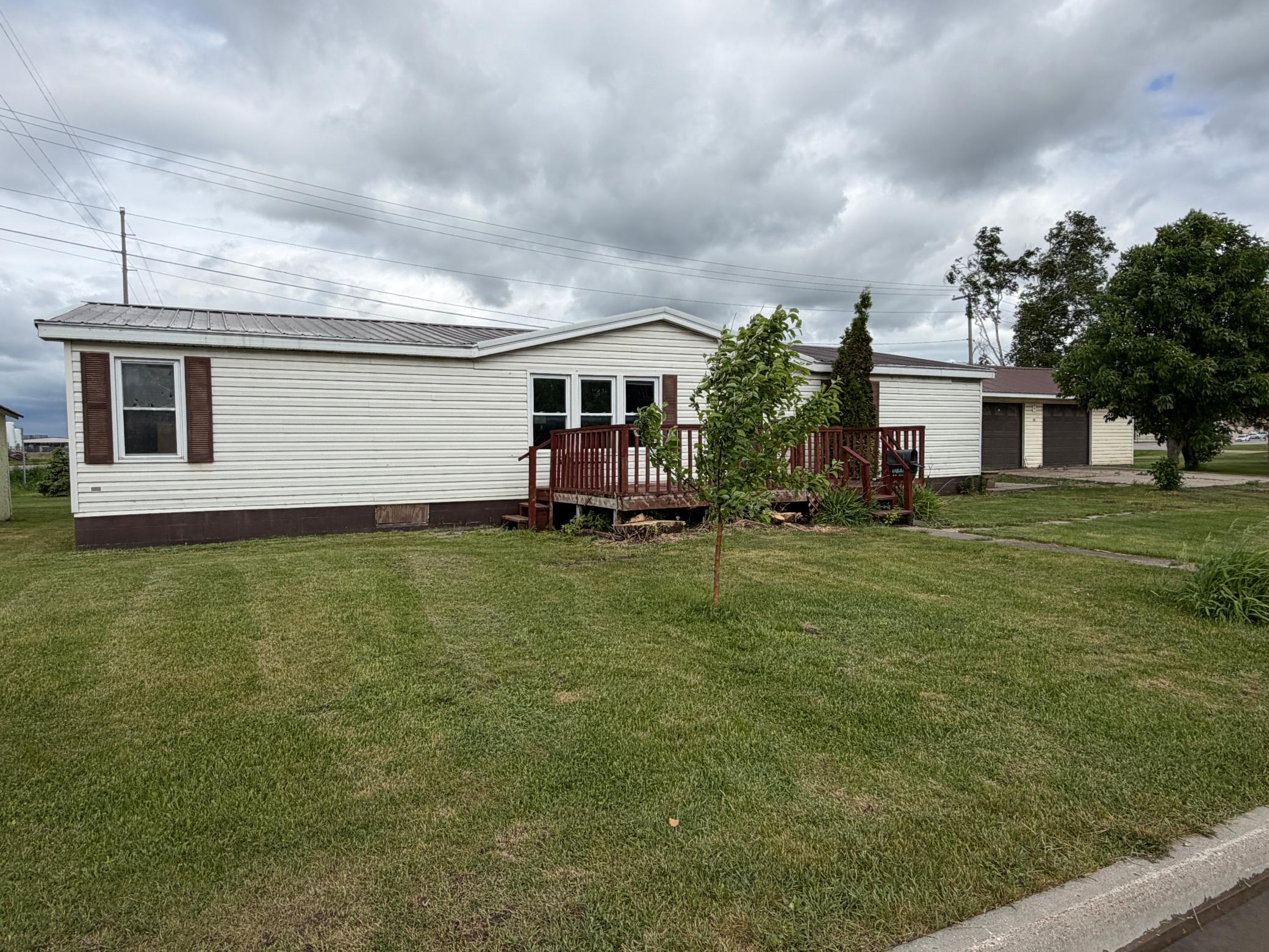 205 4th Avenue SW, Roseau, MN 56751