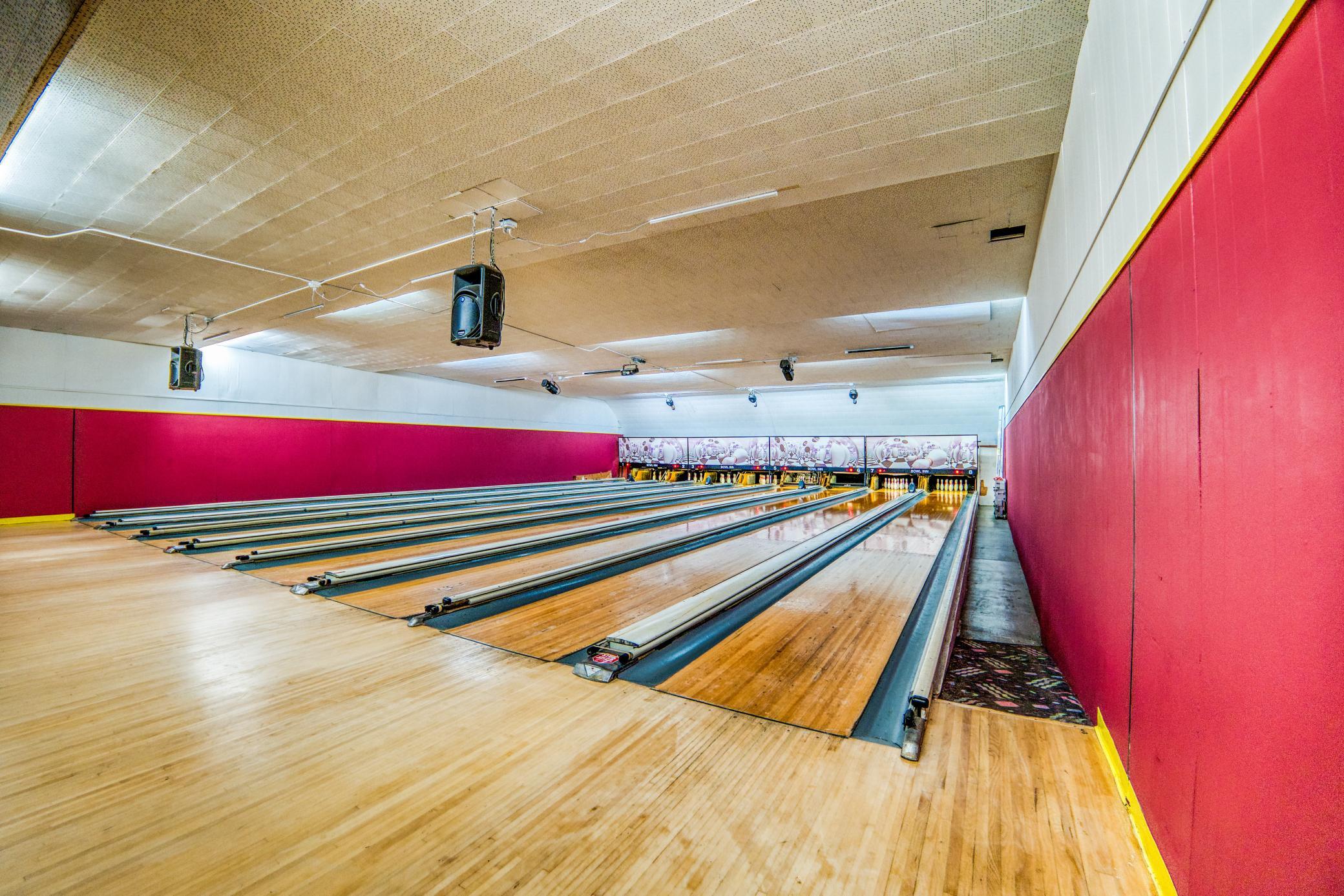 8 Lanes, Endless Fun!