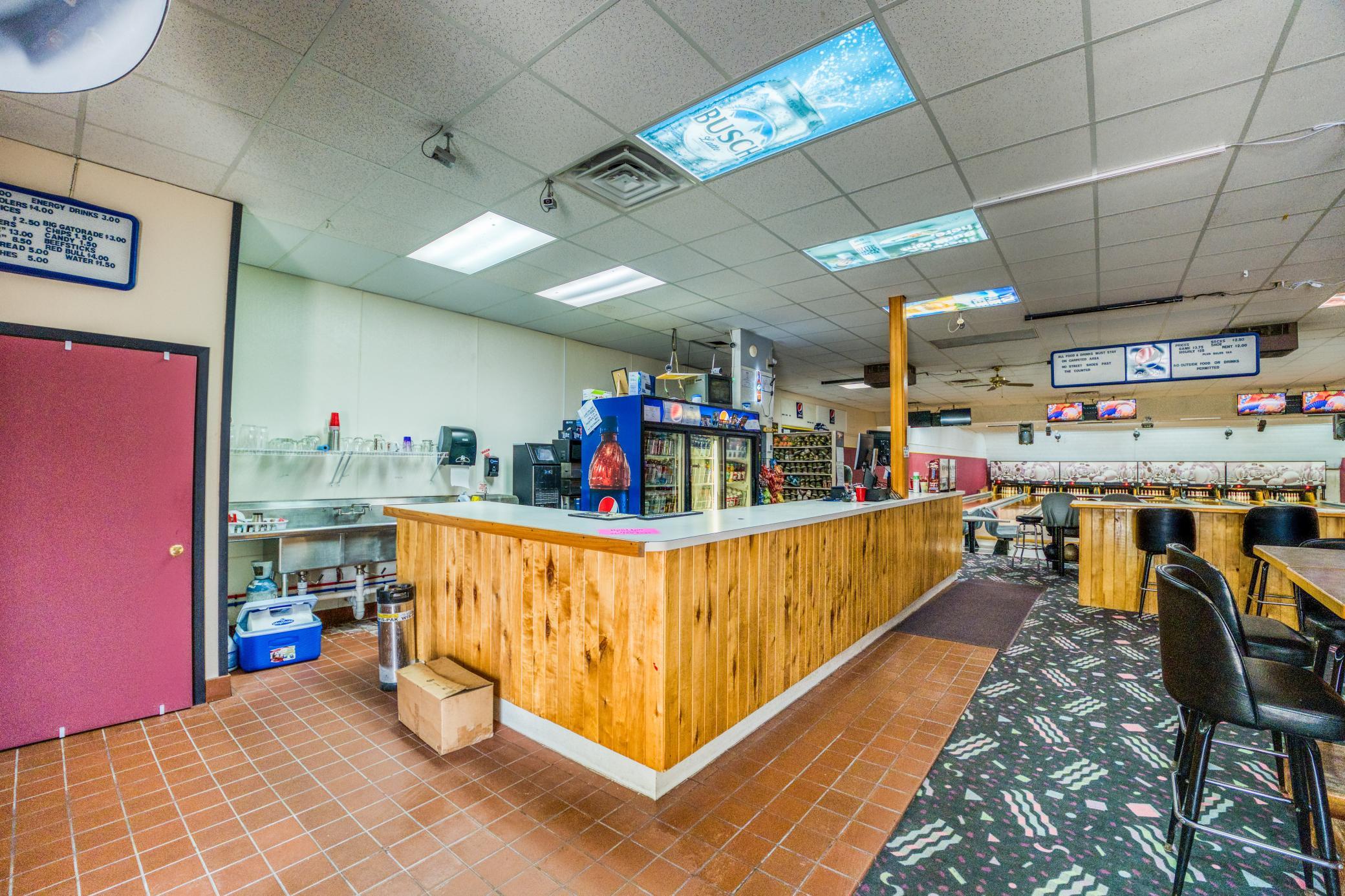 Fun bar with snacks and pizza! Add a grill and turn this unique business into a late night Bagley hot spot!