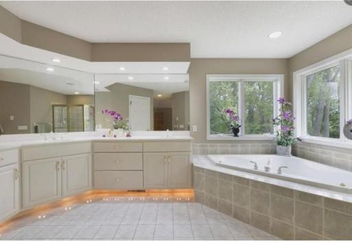 8217 W 93rd Street Circle, Minneapolis, MN 55438