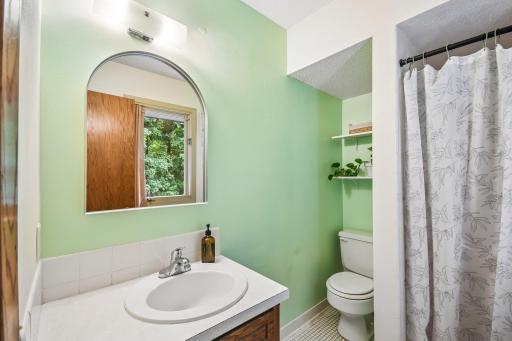 27-web-or-mls-194th Ave-S1607-027.jpg