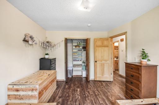 23-web-or-mls-194th Ave-S1607-023.jpg